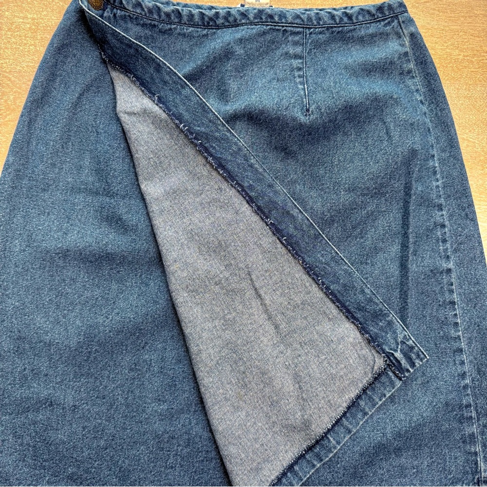 Van Heusen Women's Denim Blue Cotton Wrap Skirt size 8